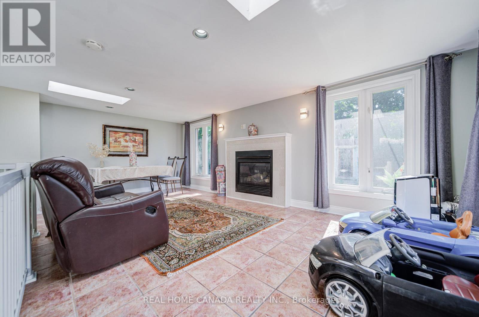 29 Ellesboro Drive, Mississauga, Ontario  L5N 1C3 - Photo 21 - W12375197