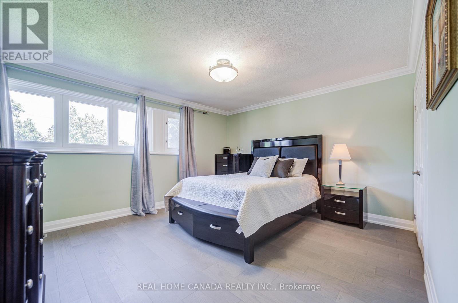 29 Ellesboro Drive, Mississauga, Ontario  L5N 1C3 - Photo 25 - W12375197