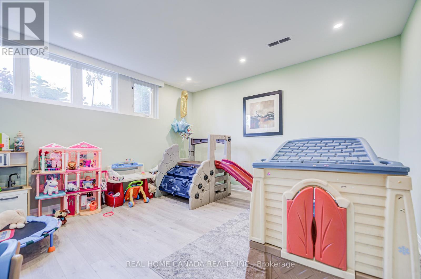 29 Ellesboro Drive, Mississauga, Ontario  L5N 1C3 - Photo 37 - W12375197