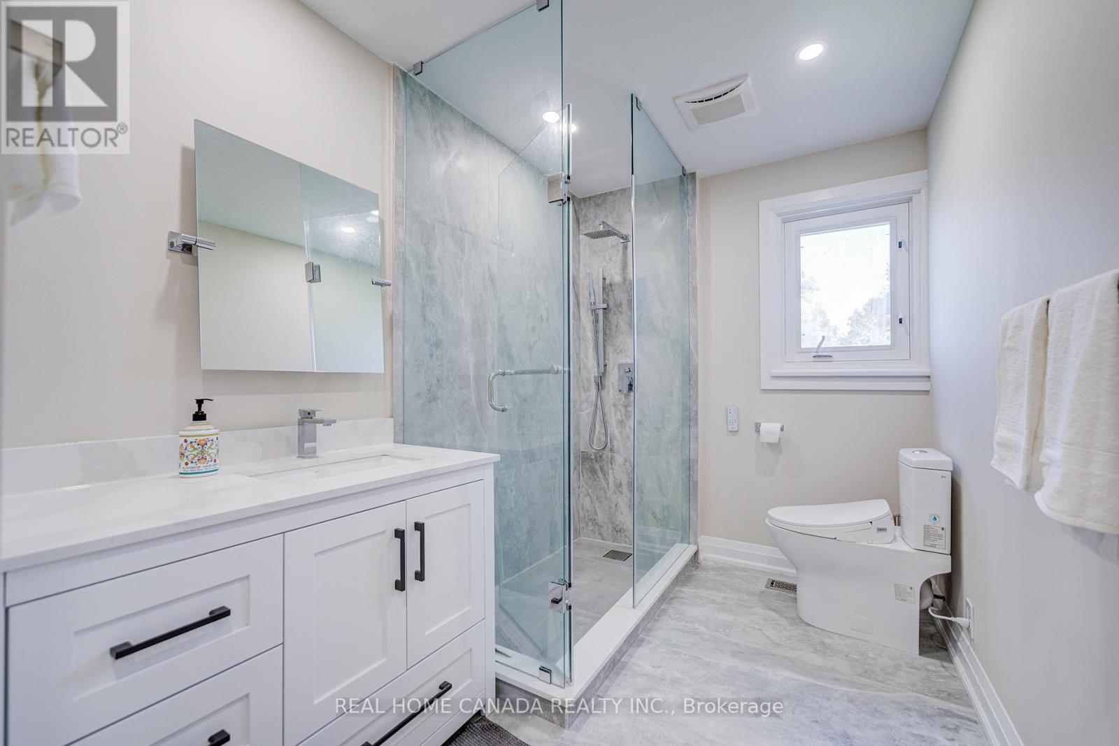 29 Ellesboro Drive, Mississauga, Ontario  L5N 1C3 - Photo 32 - W12375197