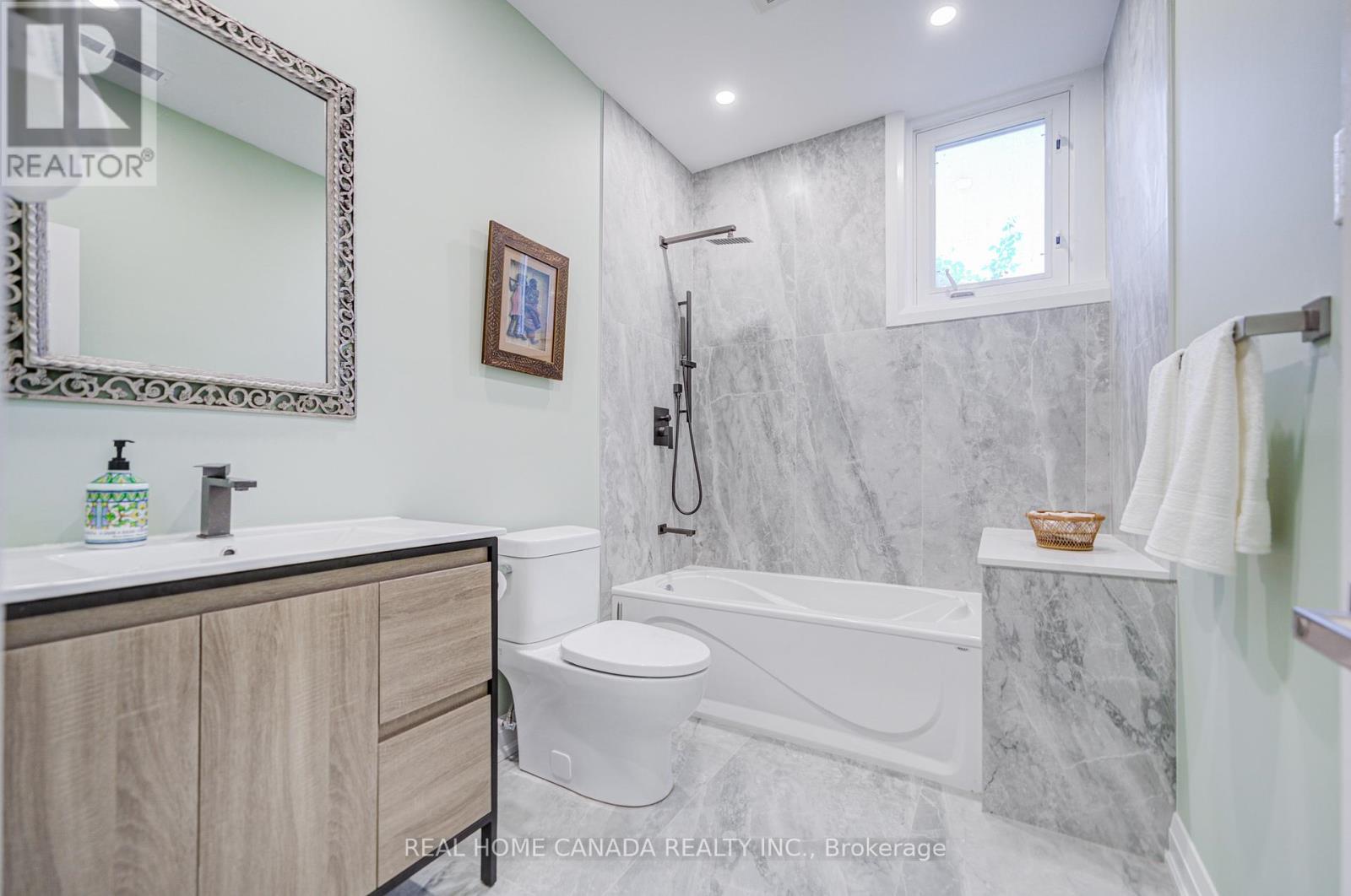 29 Ellesboro Drive, Mississauga, Ontario  L5N 1C3 - Photo 36 - W12375197