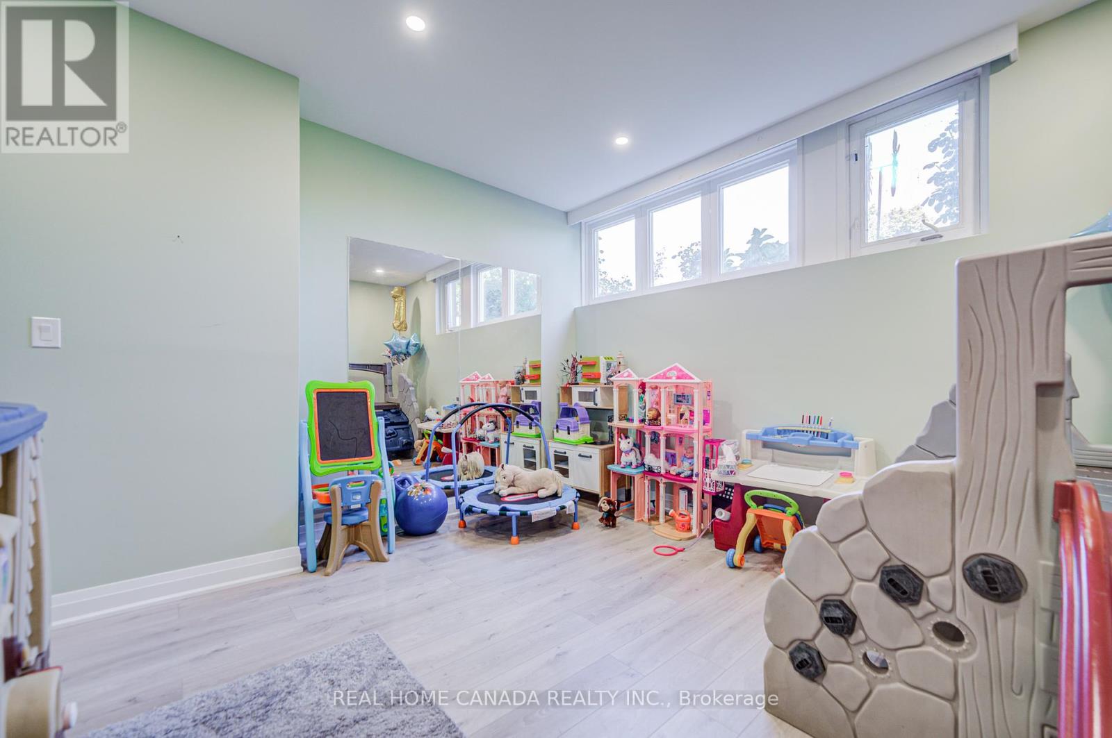 29 Ellesboro Drive, Mississauga, Ontario  L5N 1C3 - Photo 39 - W12375197