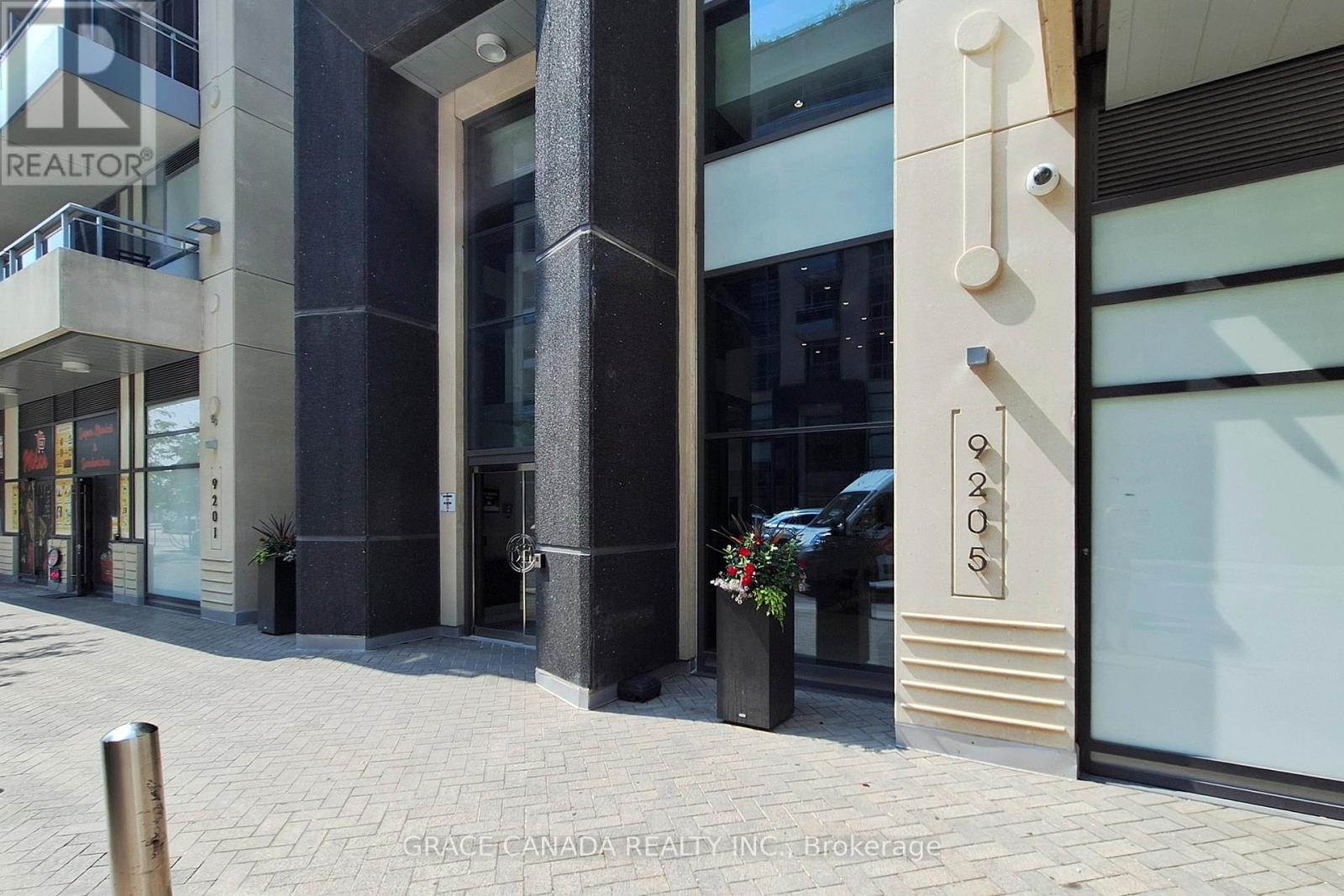 409 - 9205 Yonge Street, Richmond Hill, Ontario  L4C 1V5 - Photo 4 - N12375963