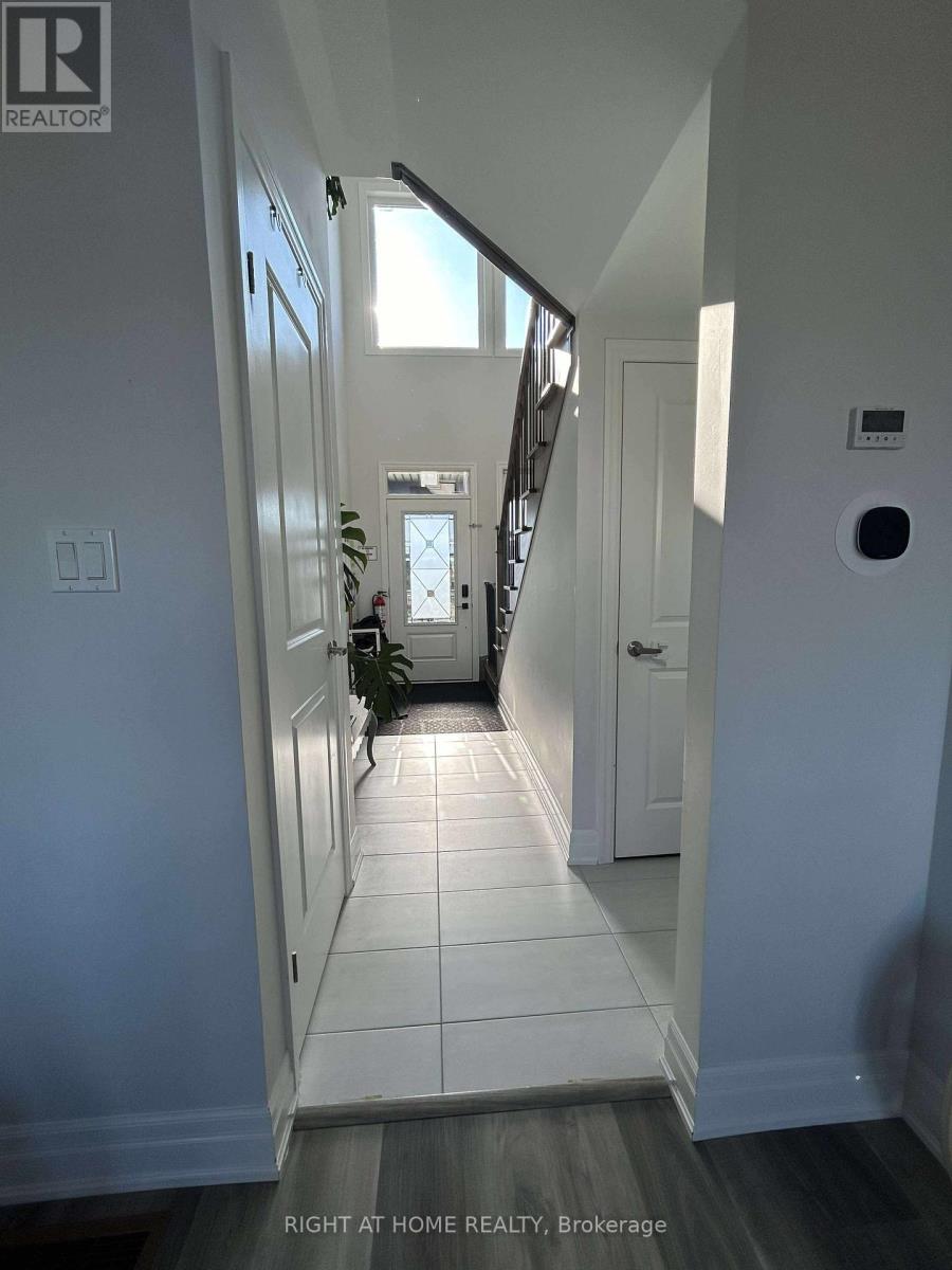 129 Union Boulevard, Wasaga Beach, Ontario  L9Z 0P1 - Photo 3 - S12375978