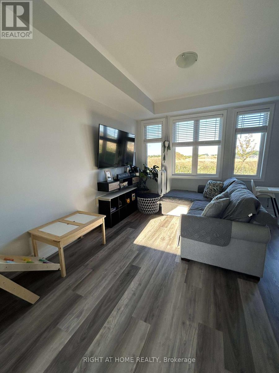 129 Union Boulevard, Wasaga Beach, Ontario  L9Z 0P1 - Photo 4 - S12375978