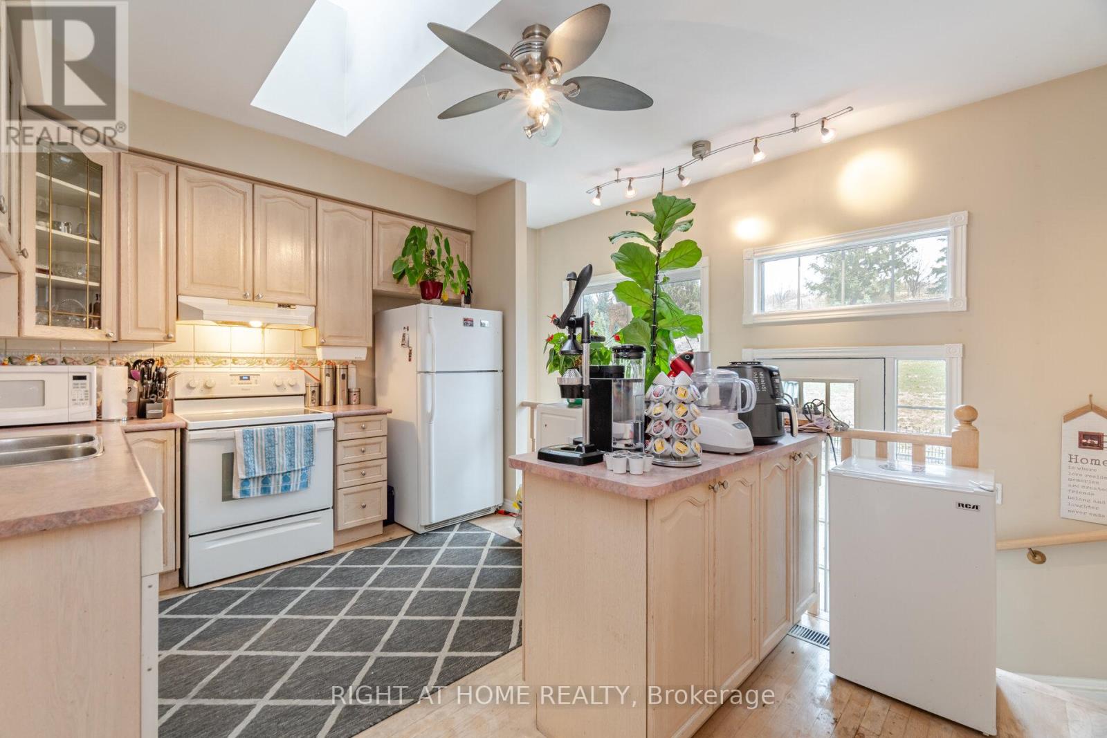 257 Anthony Avenue, Mississauga, Ontario  L4Z 3V4 - Photo 12 - W12375945