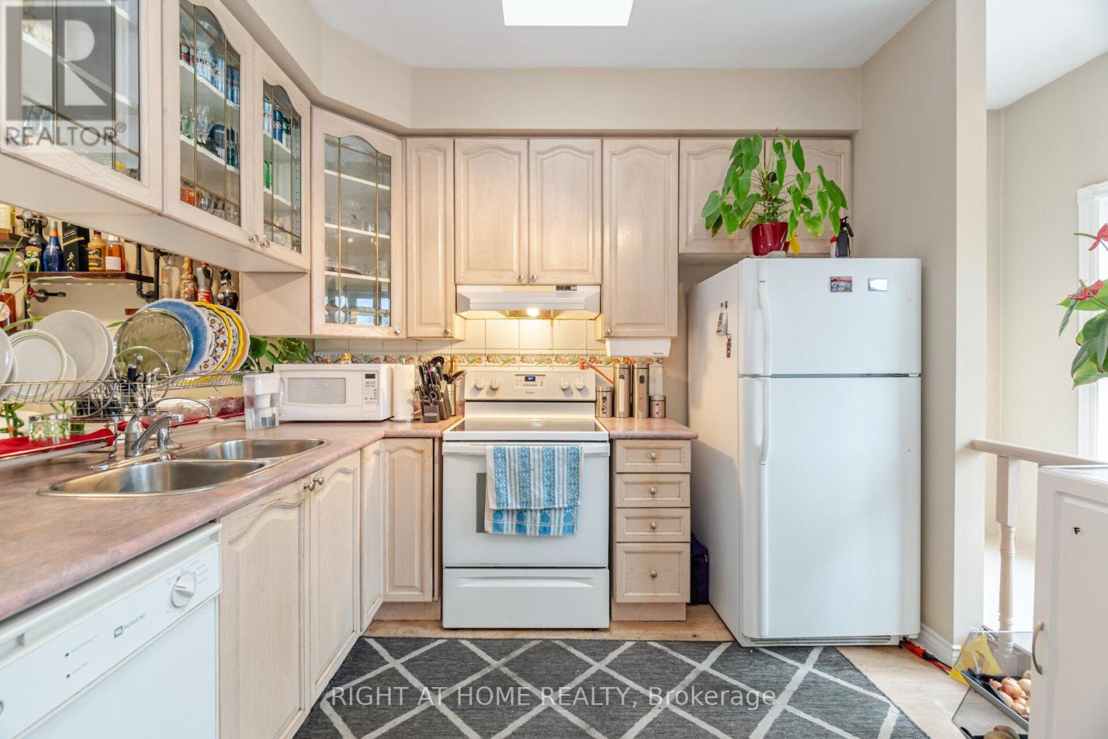 257 Anthony Avenue, Mississauga, Ontario  L4Z 3V4 - Photo 13 - W12375945