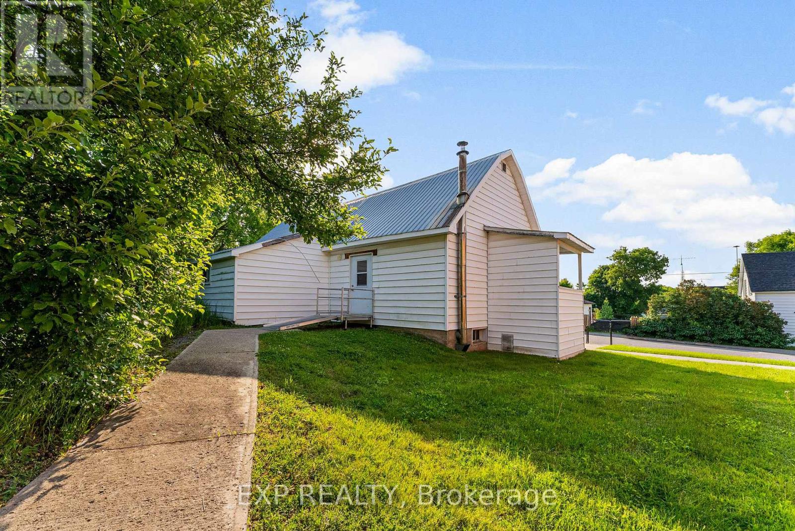 64 Malloch Street, Admaston/bromley, Ontario  K0J 1S0 - Photo 17 - X12375987