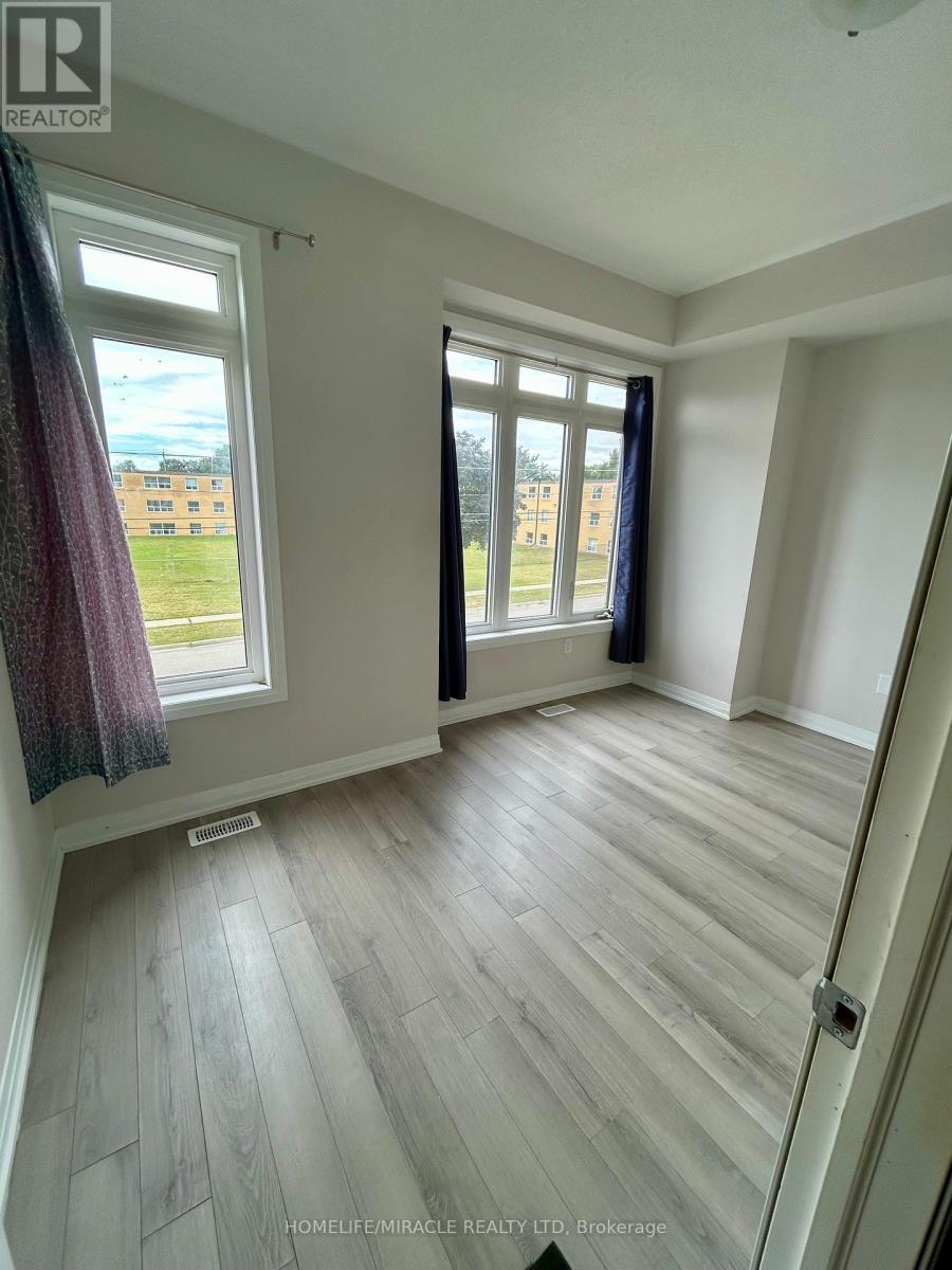 302 - 585 Colborne Street, Brantford, Ontario  N3S 0K4 - Photo 11 - X12375956
