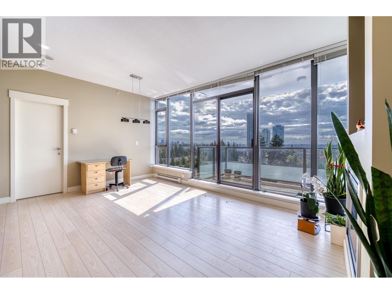 1208 7088 18th Avenue, Burnaby, British Columbia  V3N 0A2 - Photo 2 - R3042714