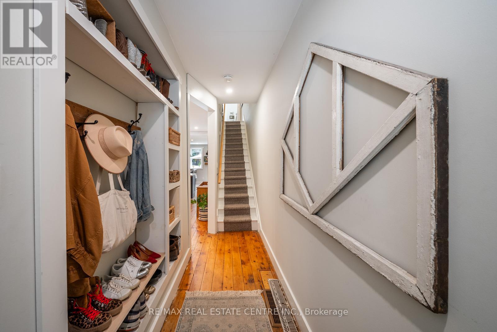 34 Zina Street, Orangeville, Ontario  L9W 1E1 - Photo 6 - W12376003