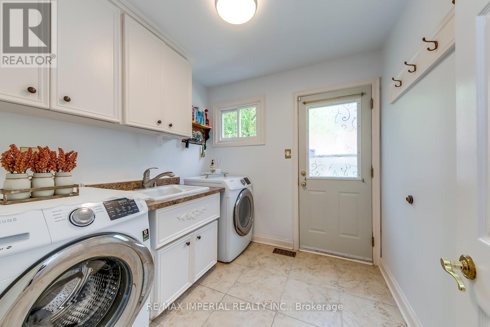 8 Medalist Road, Toronto, Ontario  M2P 1Y3 - Photo 24 - C12373103