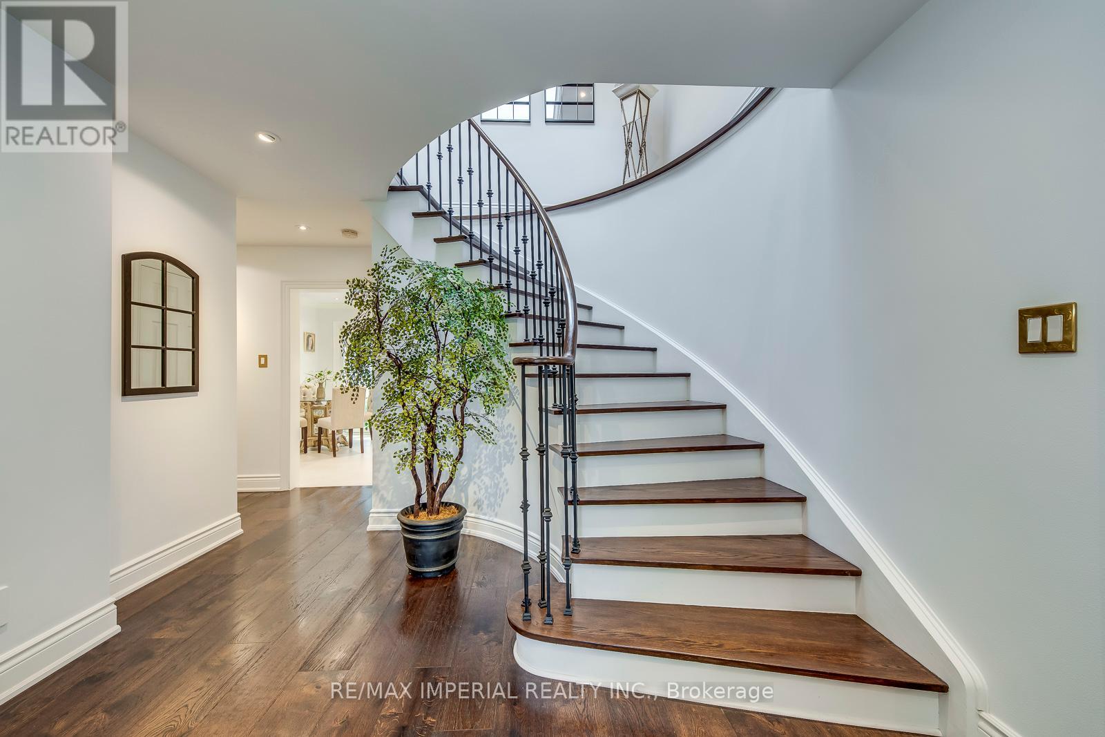 8 Medalist Road, Toronto, Ontario  M2P 1Y3 - Photo 25 - C12373103