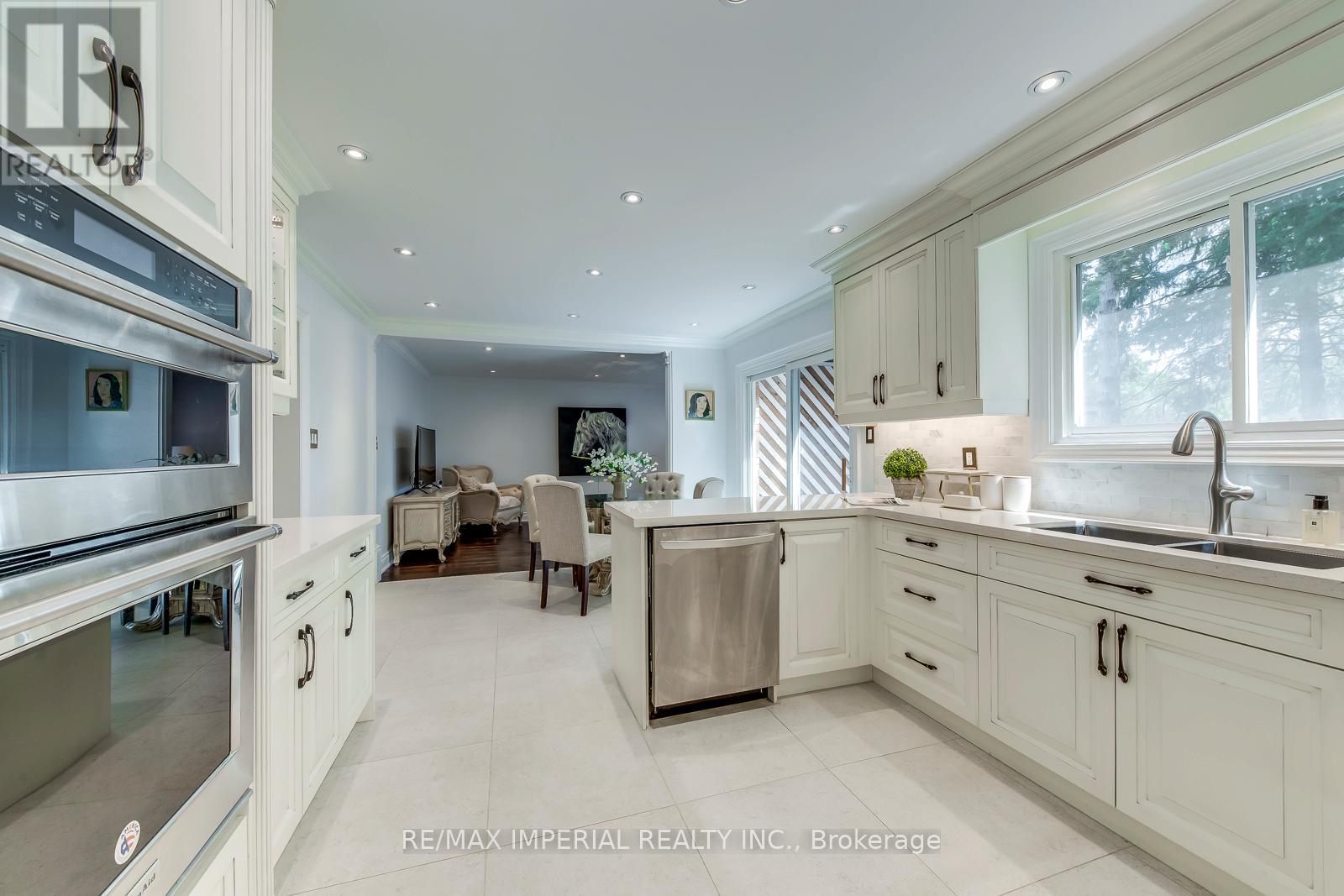 8 Medalist Road, Toronto, Ontario  M2P 1Y3 - Photo 20 - C12373103