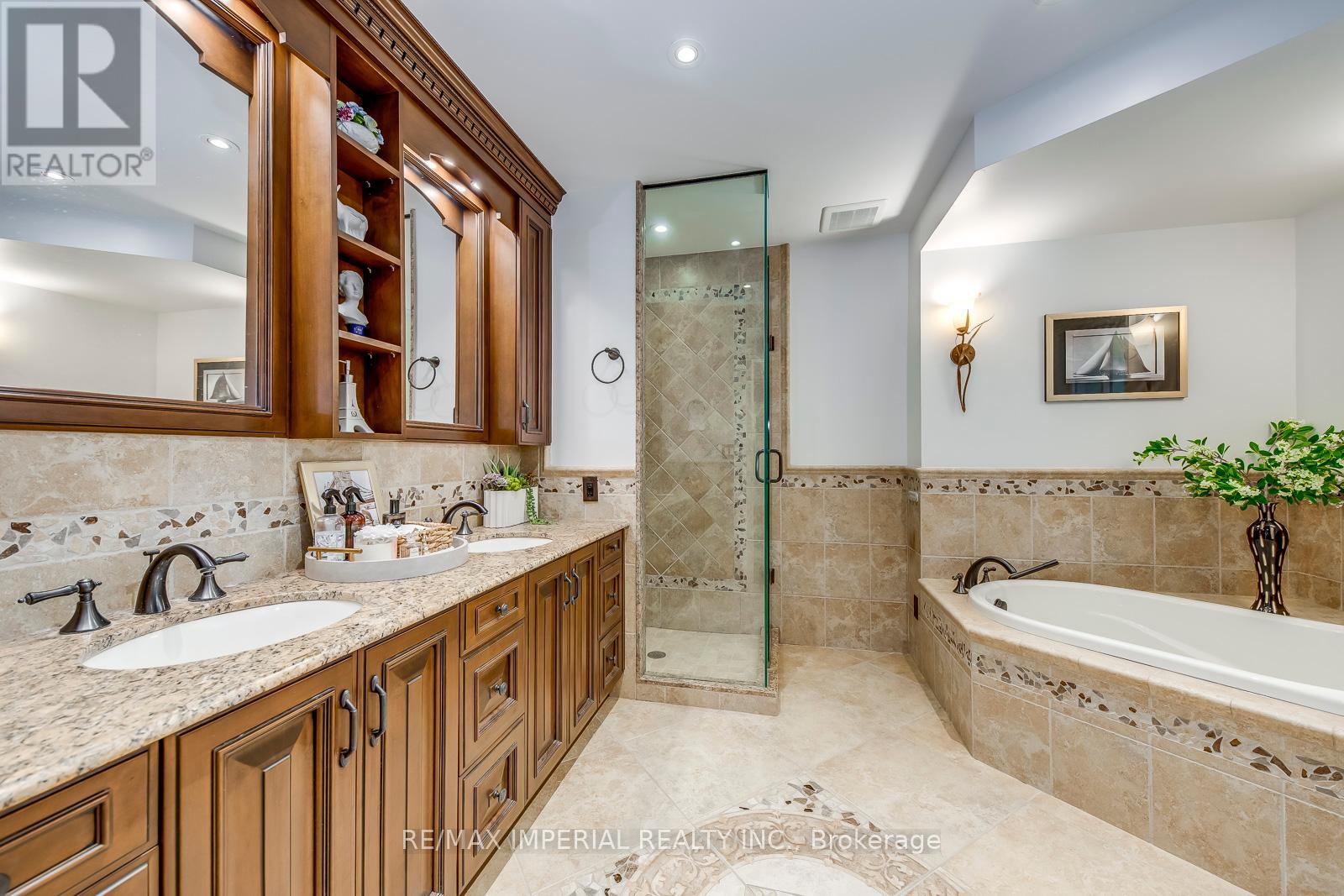 8 Medalist Road, Toronto, Ontario  M2P 1Y3 - Photo 32 - C12373103