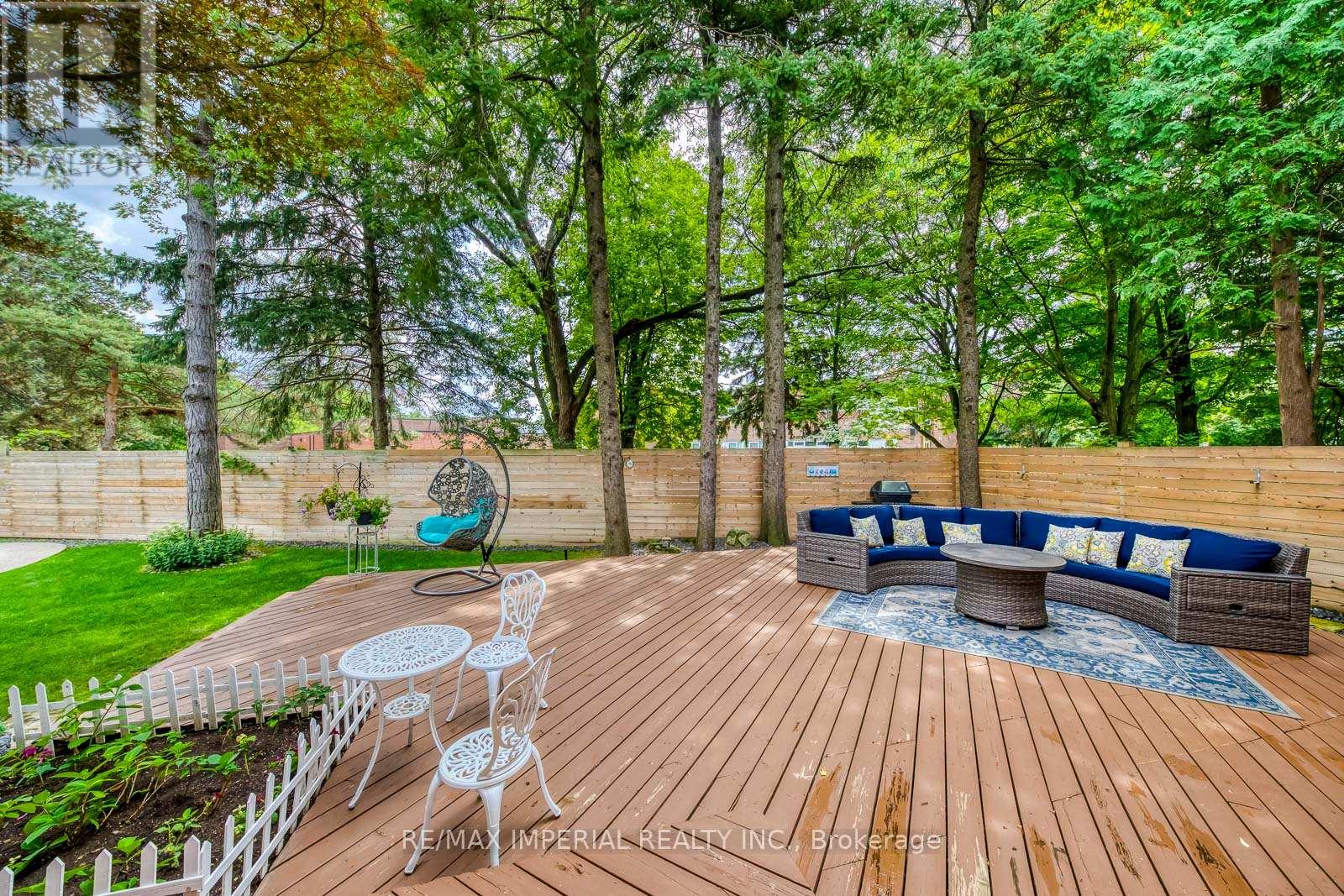 8 Medalist Road, Toronto, Ontario  M2P 1Y3 - Photo 48 - C12373103