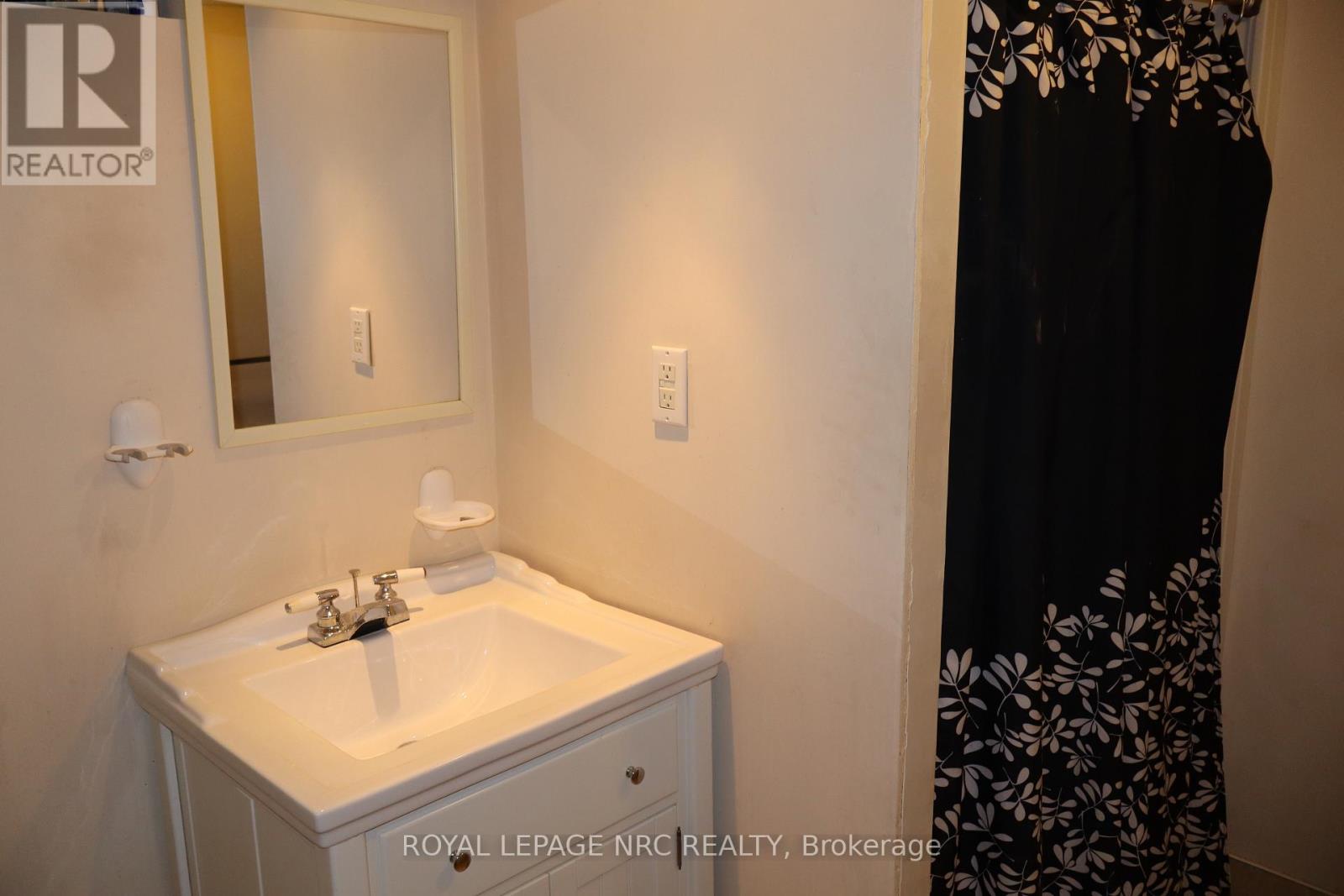 3071 Basswood Court, Niagara Falls, Ontario  L2J 2G9 - Photo 18 - X12350599