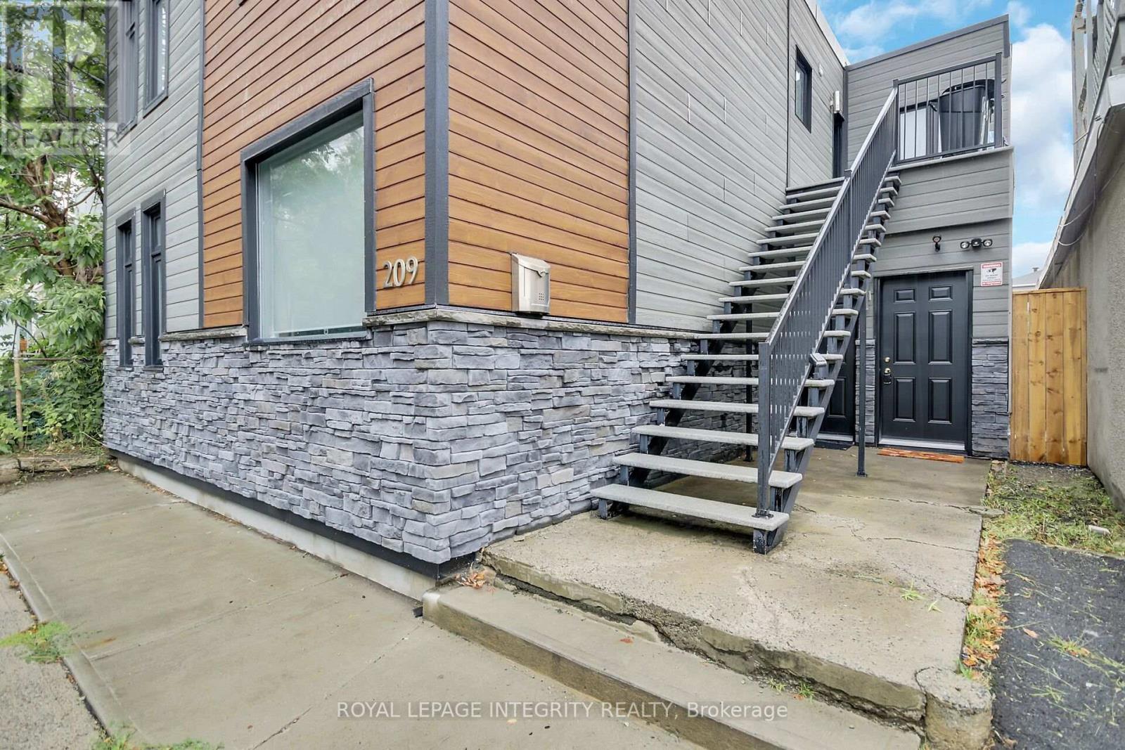 Property at 209 HANNAH STREET image 2