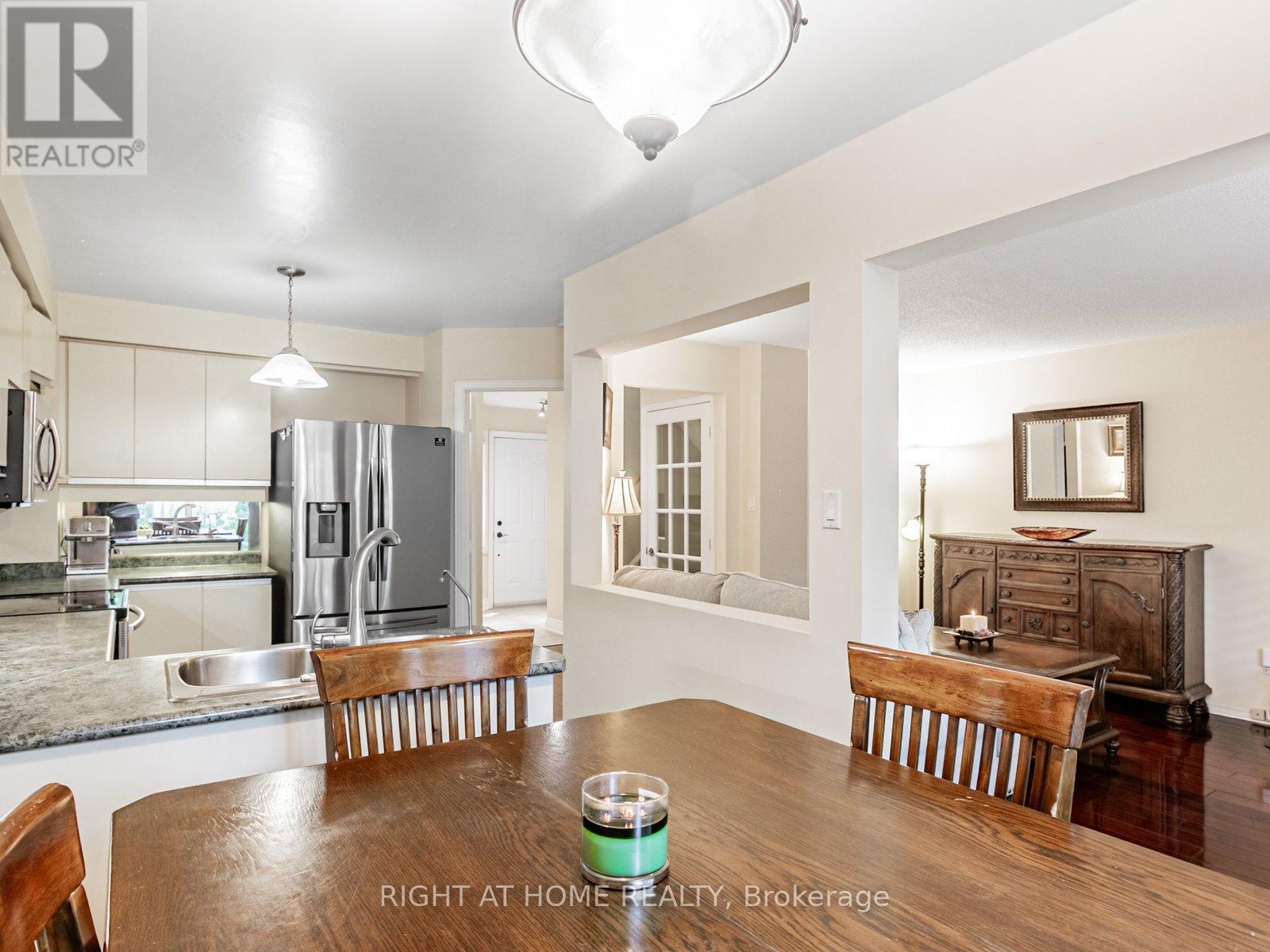 115 - 2275 Credit Valley Road, Mississauga (Central Erin Mills), Ontario  L5M 4N5 - Photo 6 - W12339927