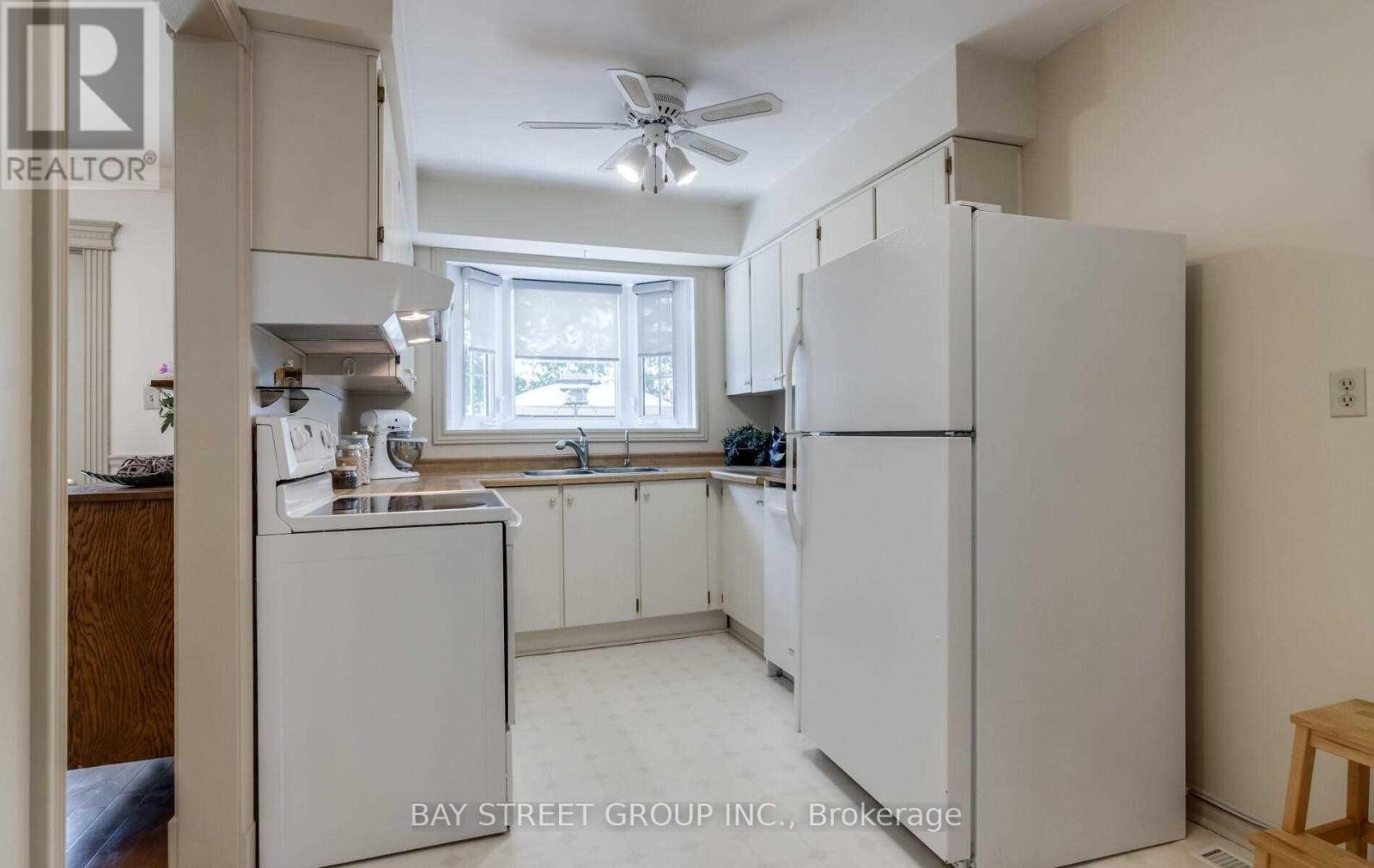 791 Sunnypoint Drive, Newmarket, Ontario  L3Y 2Z7 - Photo 14 - N12376028