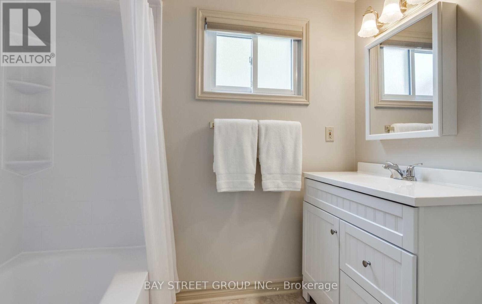 791 Sunnypoint Drive, Newmarket, Ontario  L3Y 2Z7 - Photo 25 - N12376028