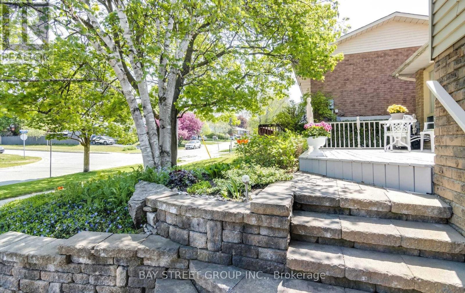 791 Sunnypoint Drive, Newmarket, Ontario  L3Y 2Z7 - Photo 4 - N12376028