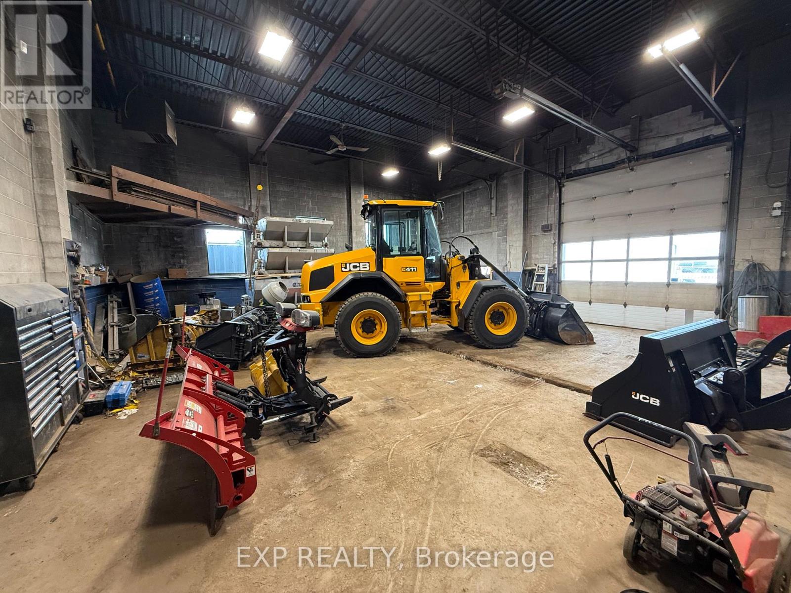 1261 Britannia Road E, Mississauga, Ontario  L4W 1C7 - Photo 13 - W12376017