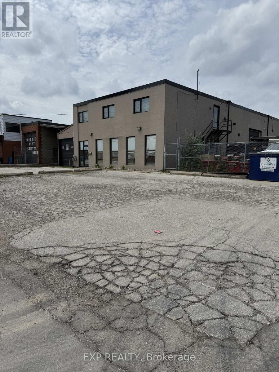 1261 Britannia Road E, Mississauga, Ontario  L4W 1C7 - Photo 2 - W12376017