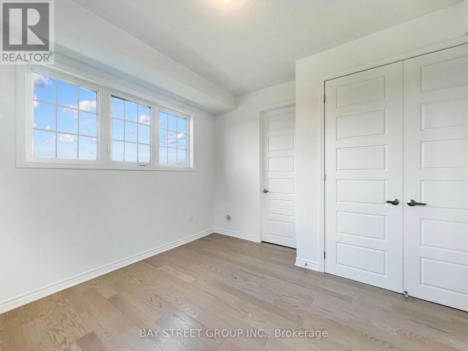 1336 Ripplewood Avenue, Oakville, Ontario  L6M 5P1 - Photo 17 - W12365948