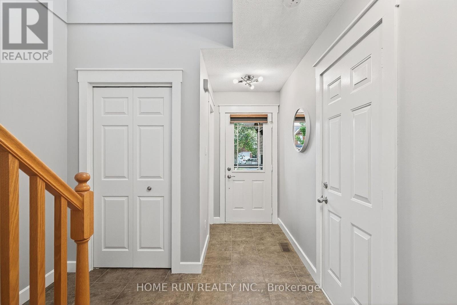 19 Harrington Court, Ottawa, Ontario  K2K 2S6 - Photo 6 - X12376074