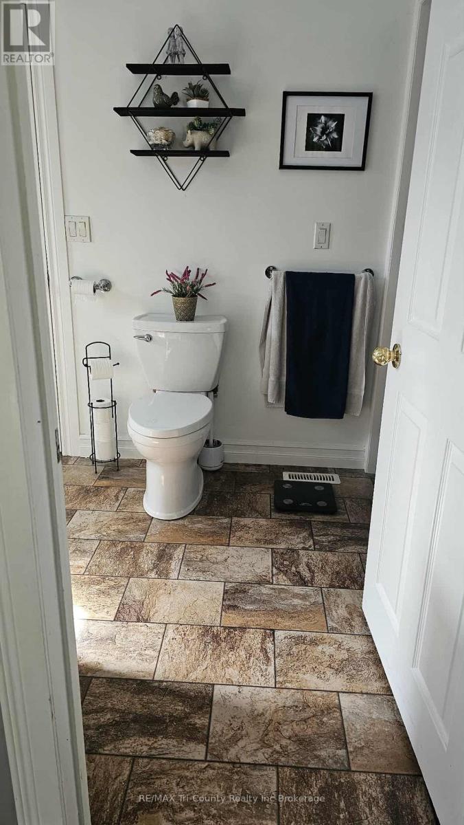 27 Harpurhey Road, Huron East, Ontario  N0K 1W0 - Photo 11 - X12376079