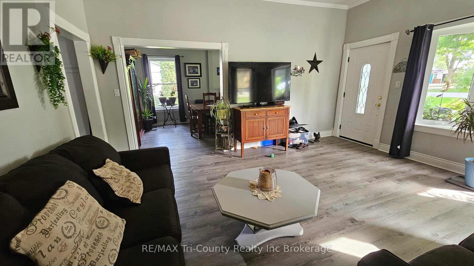 27 Harpurhey Road, Huron East, Ontario  N0K 1W0 - Photo 4 - X12376079