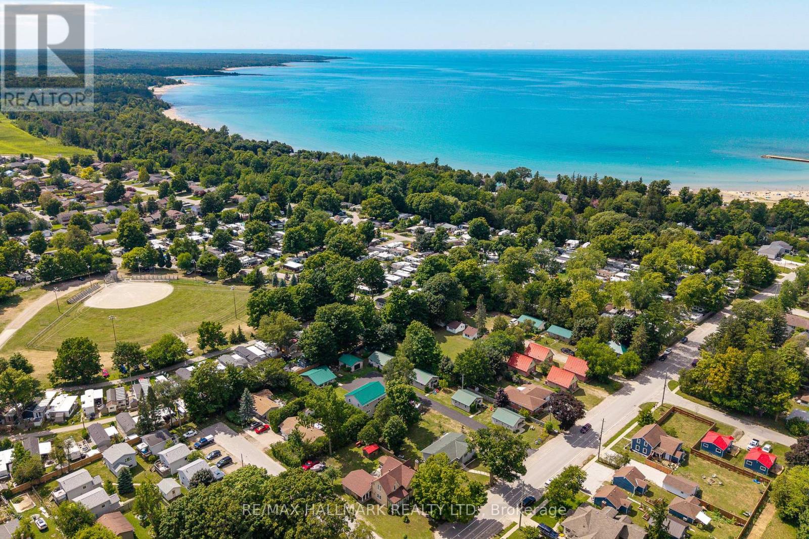 356 Green Street, Saugeen Shores, Ontario  N0H 2C0 - Photo 1 - X12361836