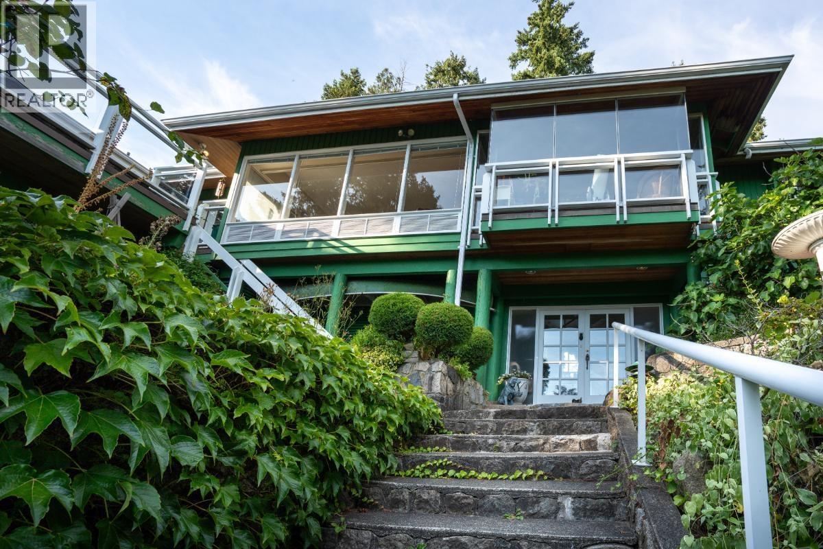 4415 WOODCREST ROAD, West Vancouver, British Columbia
