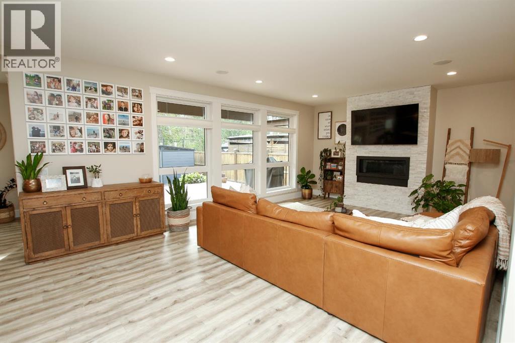 Property at 10 Regal Court image 5