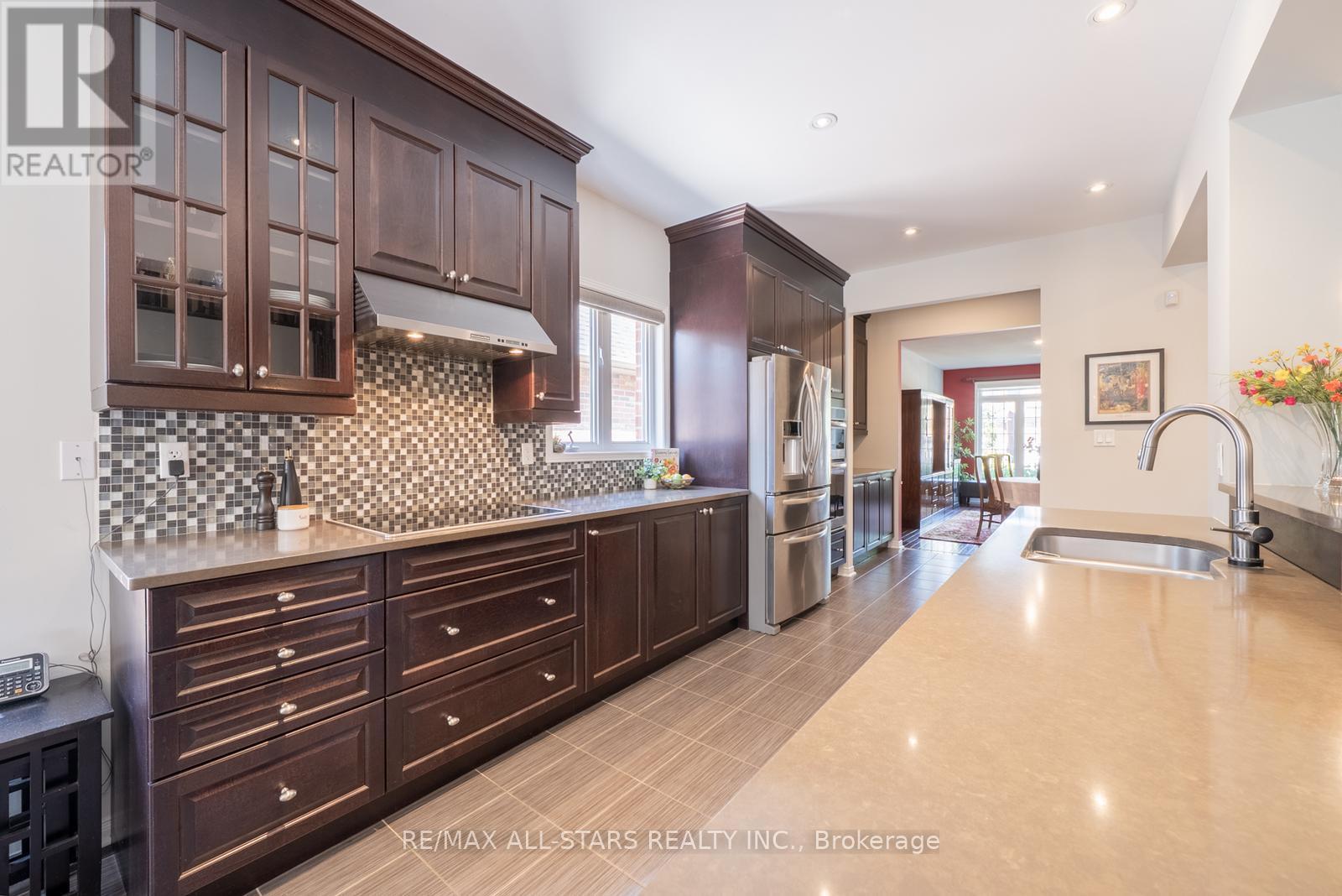 94 Chambersburg Way, Whitchurch-Stouffville (Stouffville), Ontario  L4A 0X8 - Photo 19 - N12376057