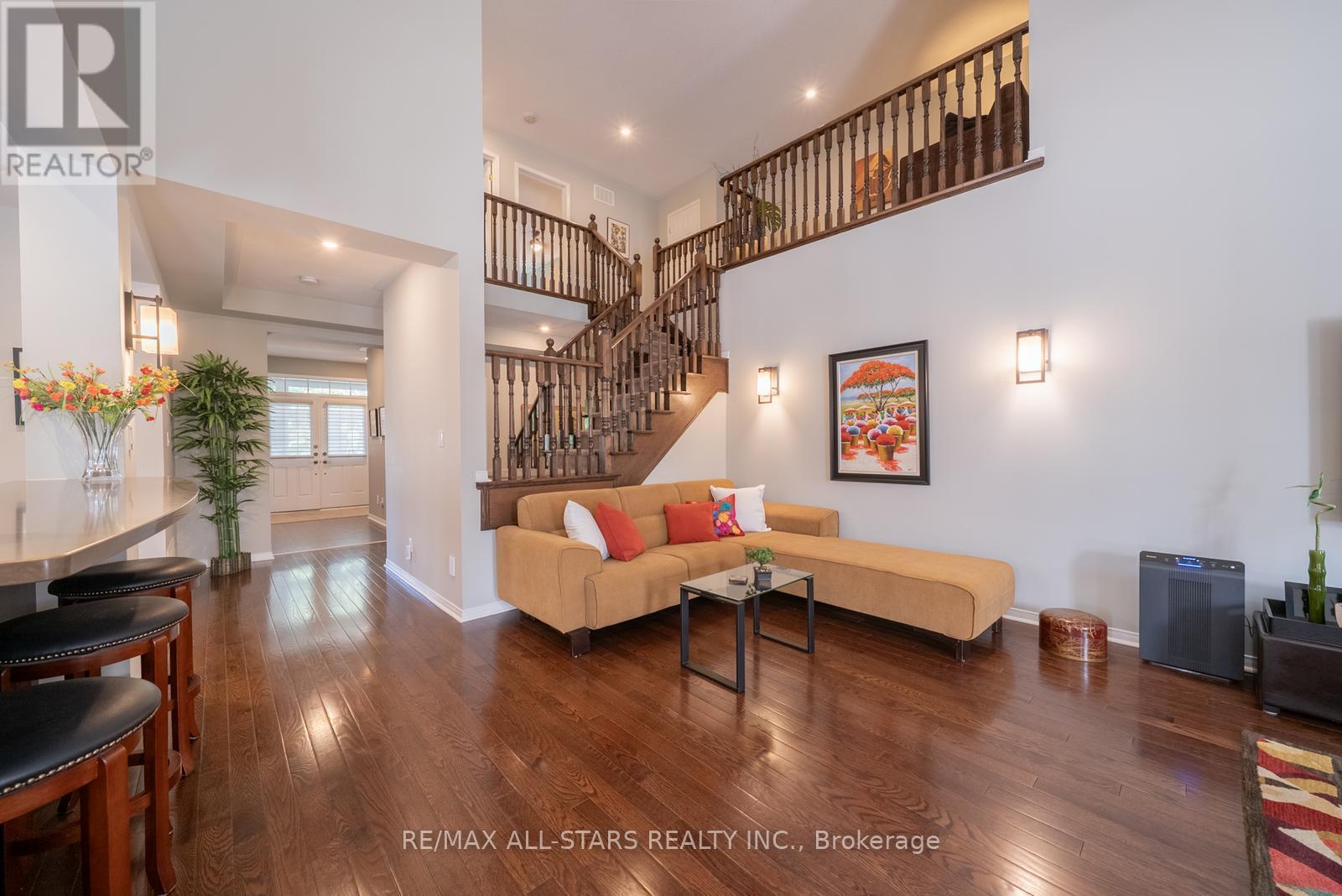 94 Chambersburg Way, Whitchurch-Stouffville (Stouffville), Ontario  L4A 0X8 - Photo 2 - N12376057