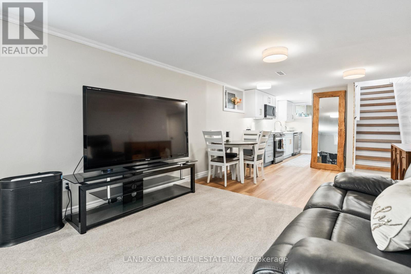 Lower - 19 Kawartha Drive, Kawartha Lakes, Ontario  K9V 1A6 - Photo 20 - X12376085