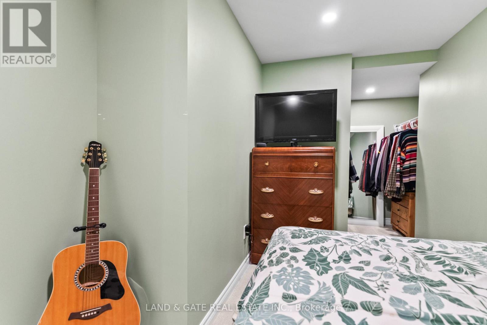 Lower - 19 Kawartha Drive, Kawartha Lakes, Ontario  K9V 1A6 - Photo 40 - X12376085