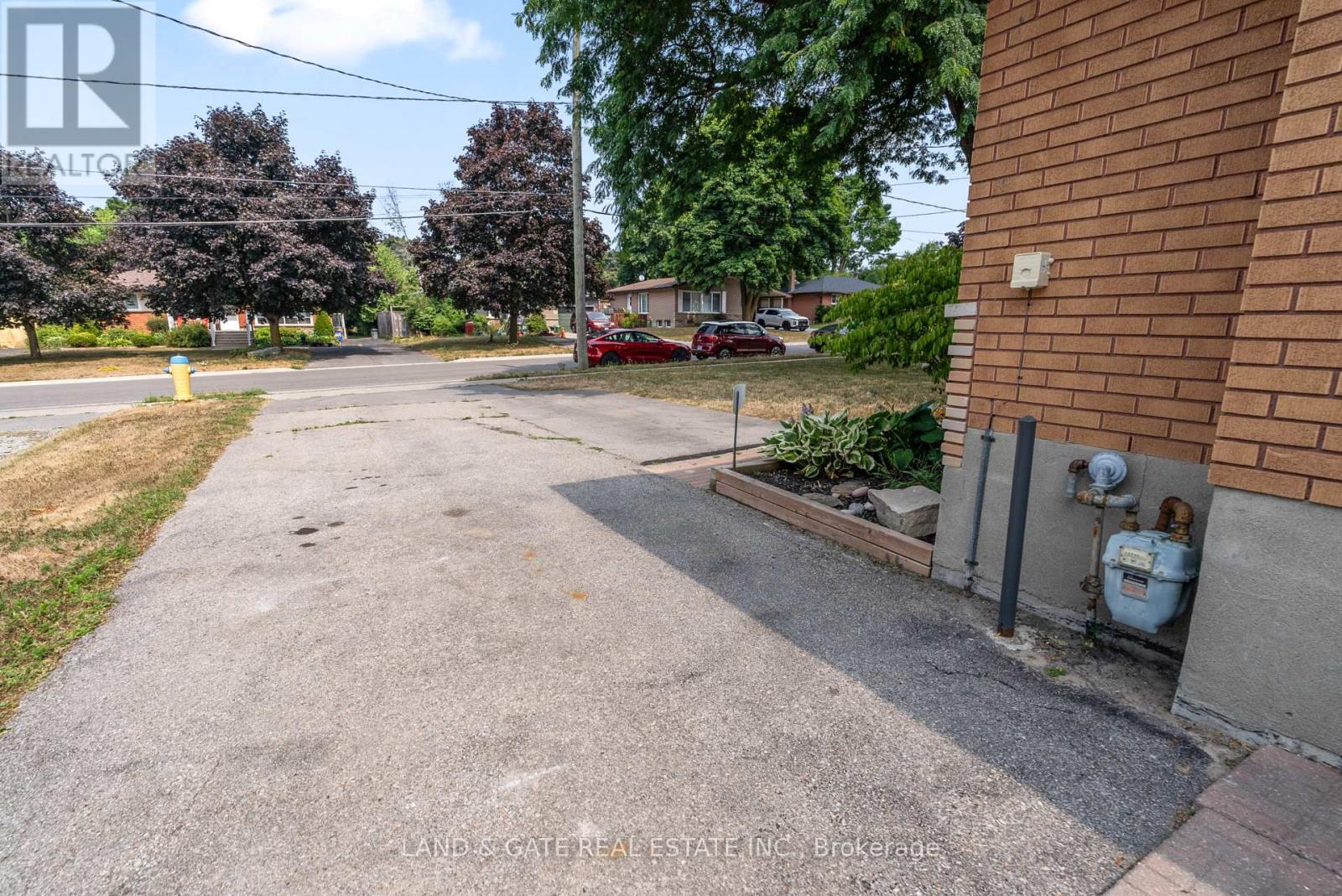 Lower - 19 Kawartha Drive, Kawartha Lakes, Ontario  K9V 1A6 - Photo 44 - X12376085