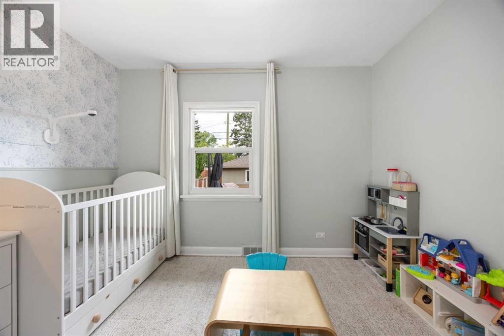 2452 Capitol Hill Crescent Nw, Calgary, Alberta  T2M 4C2 - Photo 9 - A2248487
