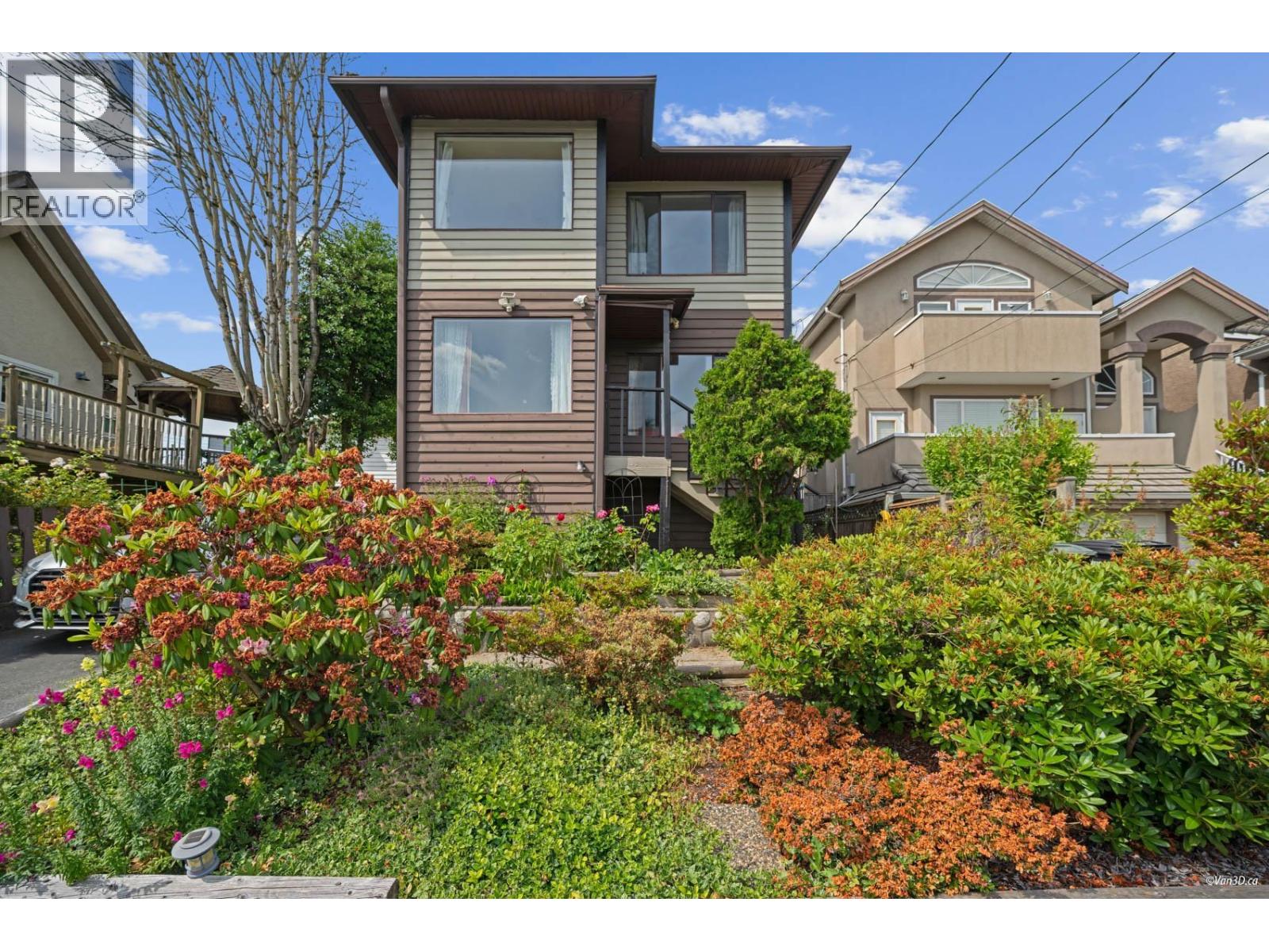 4925 Clinton Street, Burnaby, British Columbia  V5J 2L3 - Photo 2 - R3042739