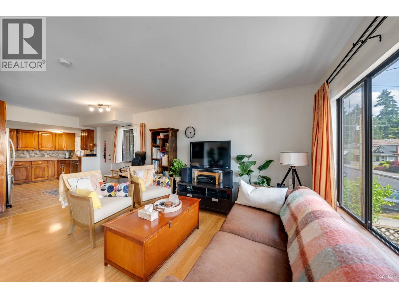 4925 Clinton Street, Burnaby, British Columbia  V5J 2L3 - Photo 4 - R3042739