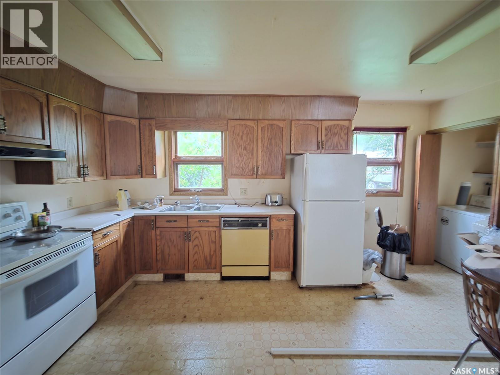 Property at 227 Main STREET image 3