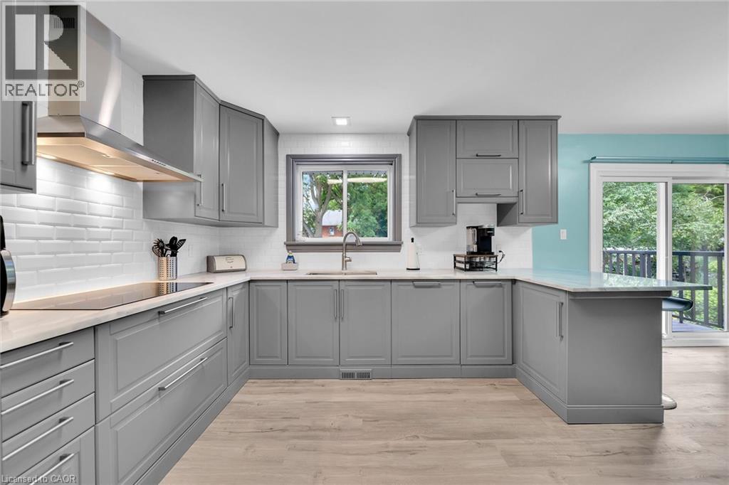 Property at 47 WINNETT Street N image 5