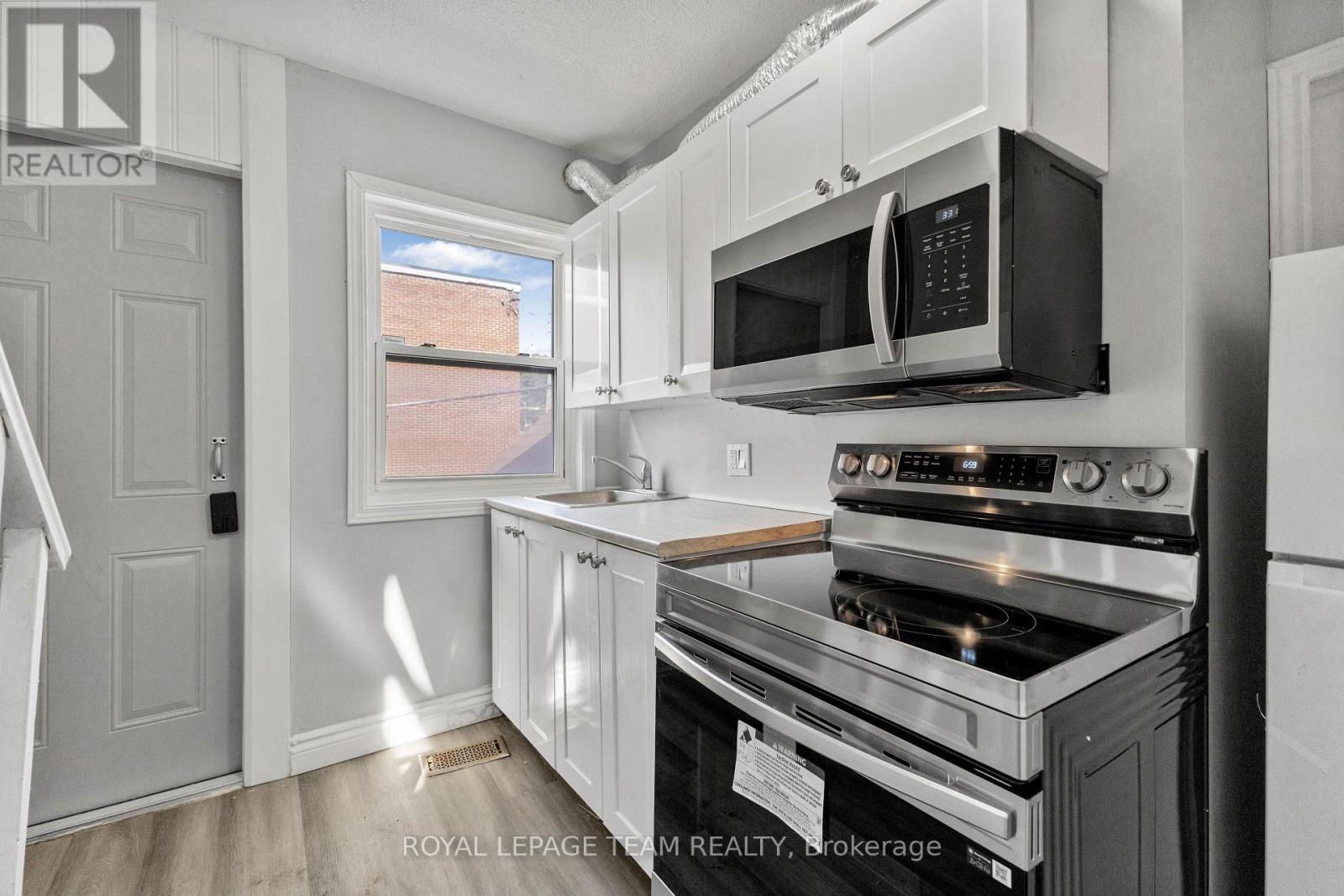 105 Jolliet Avenue, Ottawa, Ontario  K1L 5H1 - Photo 10 - X12376111