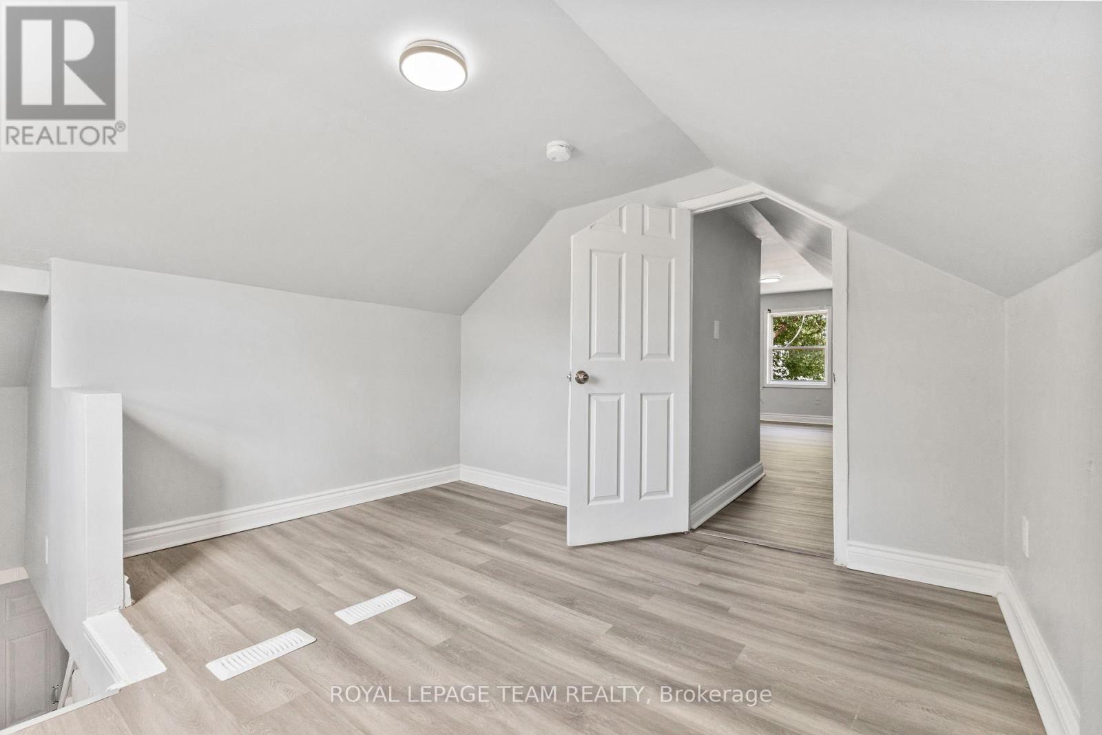 105 Jolliet Avenue, Ottawa, Ontario  K1L 5H1 - Photo 11 - X12376111