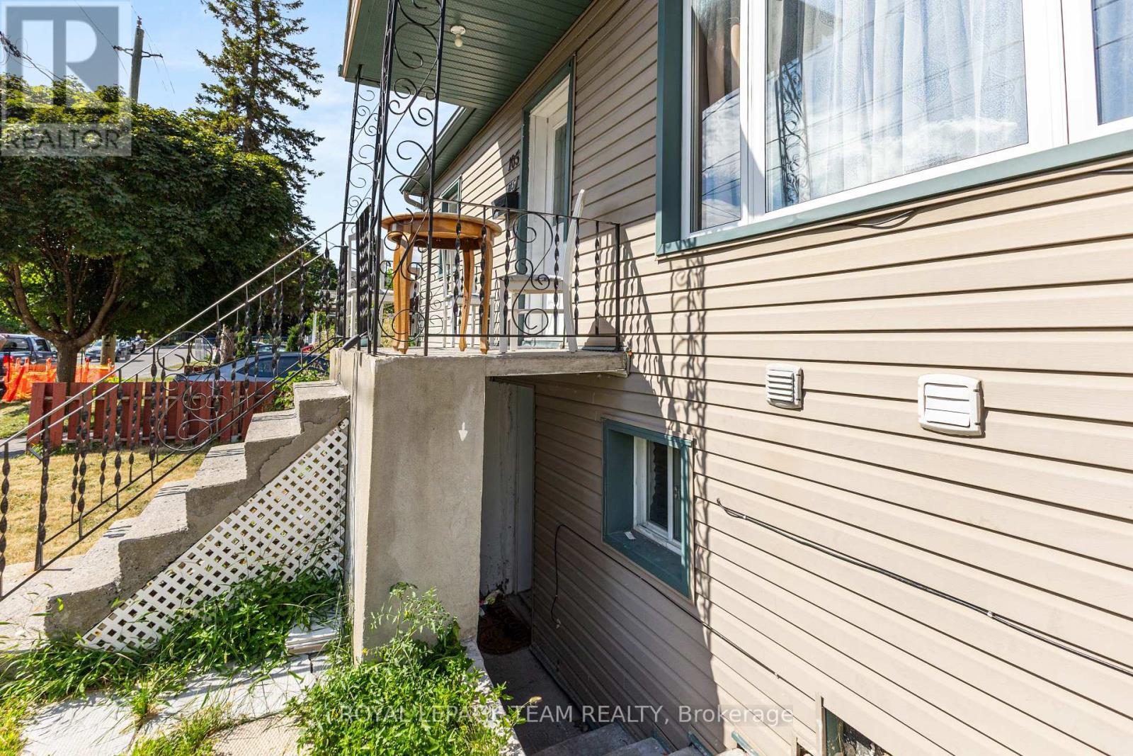 105 Jolliet Avenue, Ottawa, Ontario  K1L 5H1 - Photo 2 - X12376111