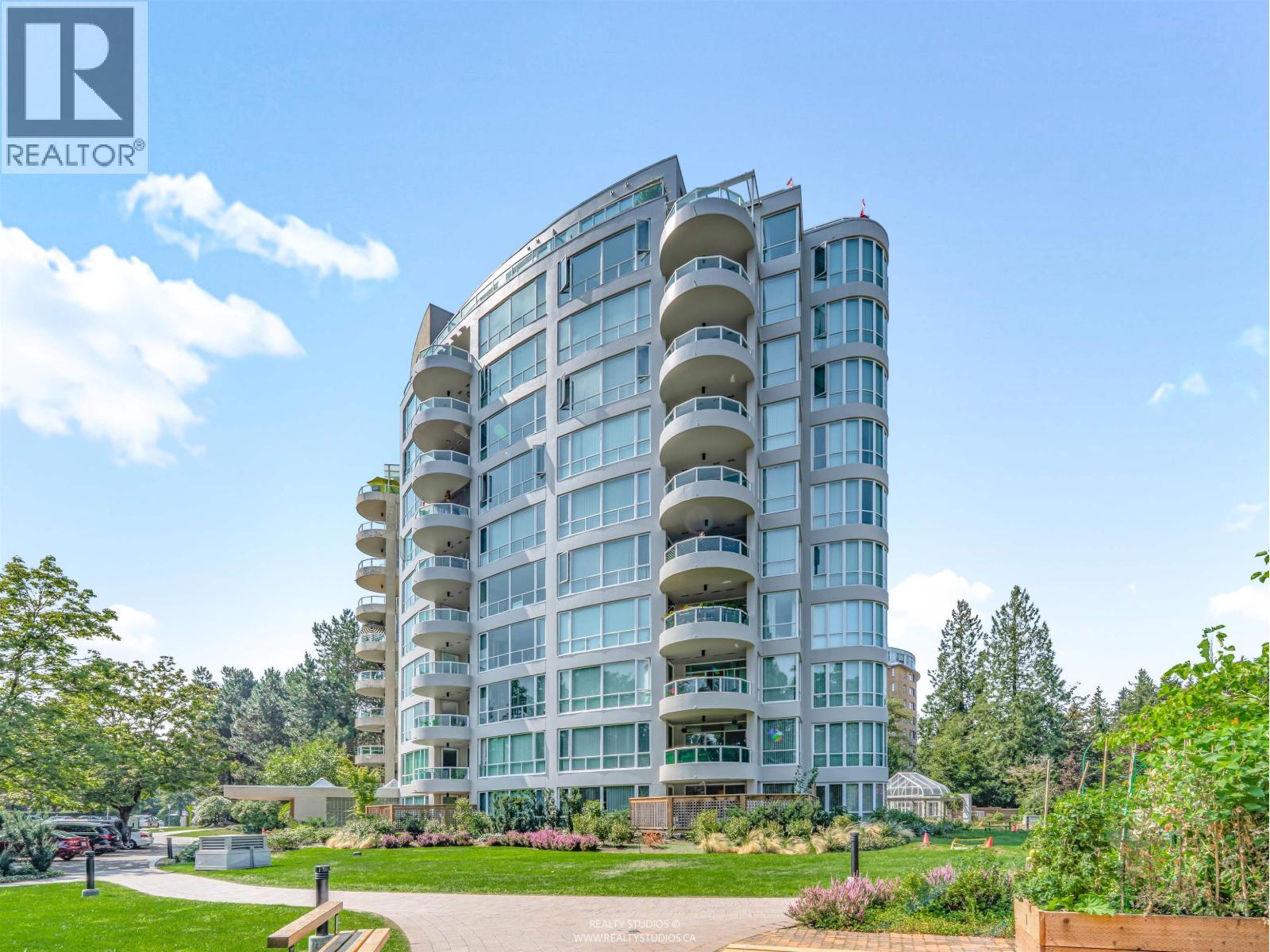 406 995 ROCHE POINT DRIVE, North Vancouver, British Columbia