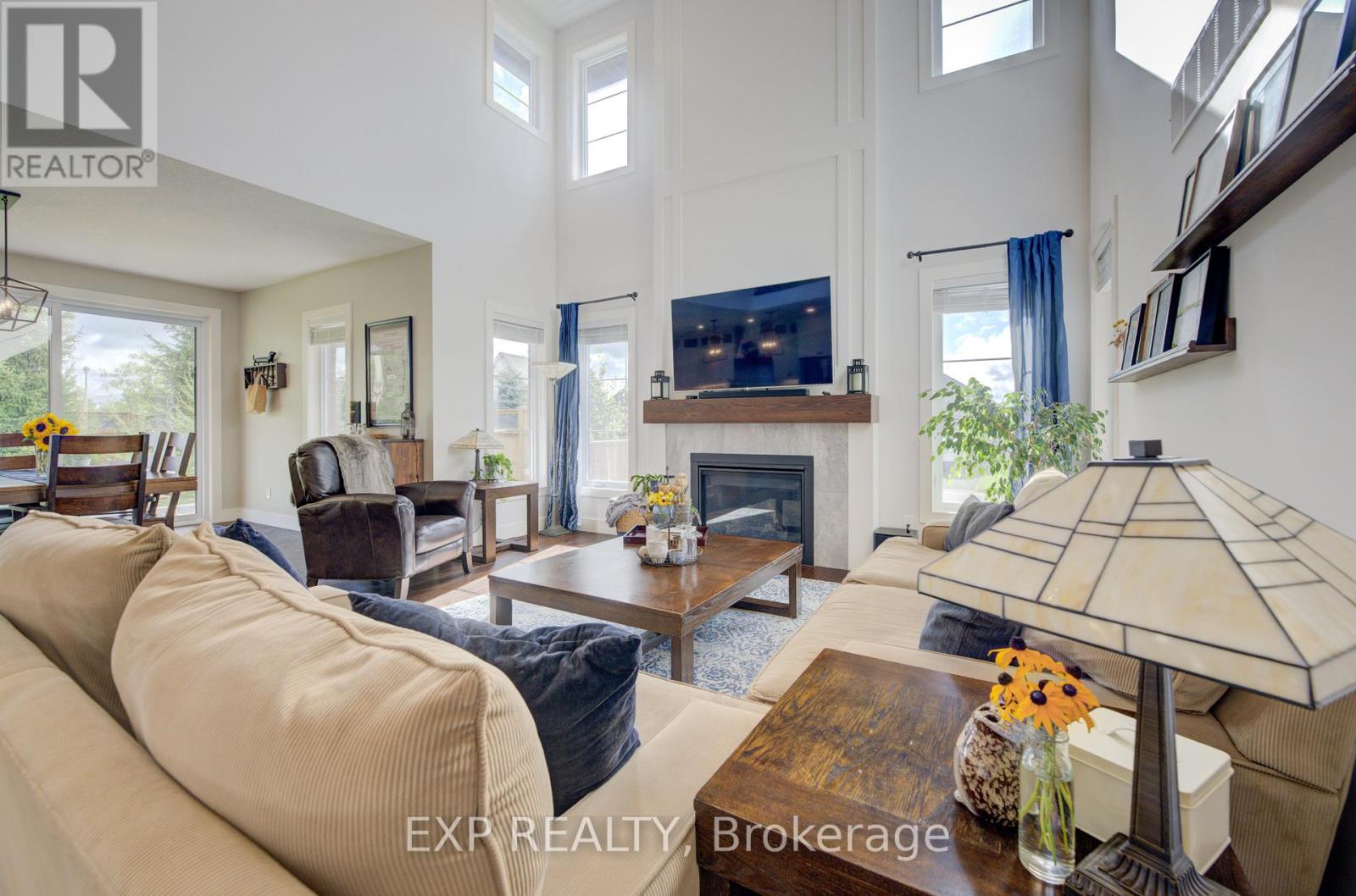 58 Carriage Crossing, Mapleton, Ontario  N0G 1P0 - Photo 11 - X12376115